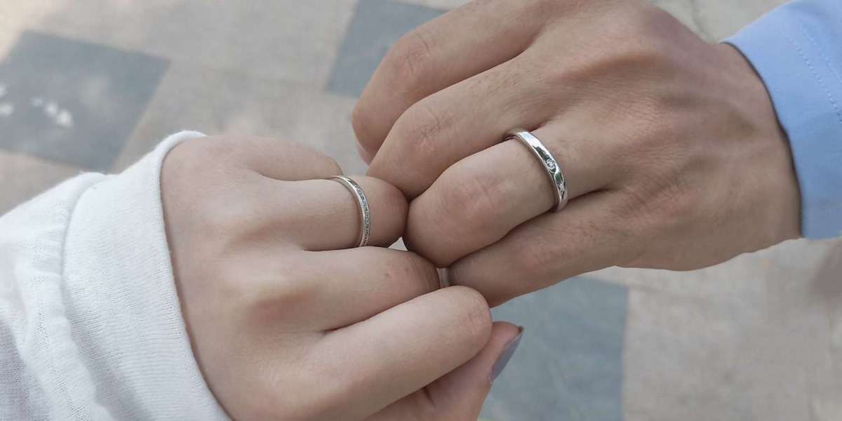 What's the appearance of the Look of a Promise Ring?
