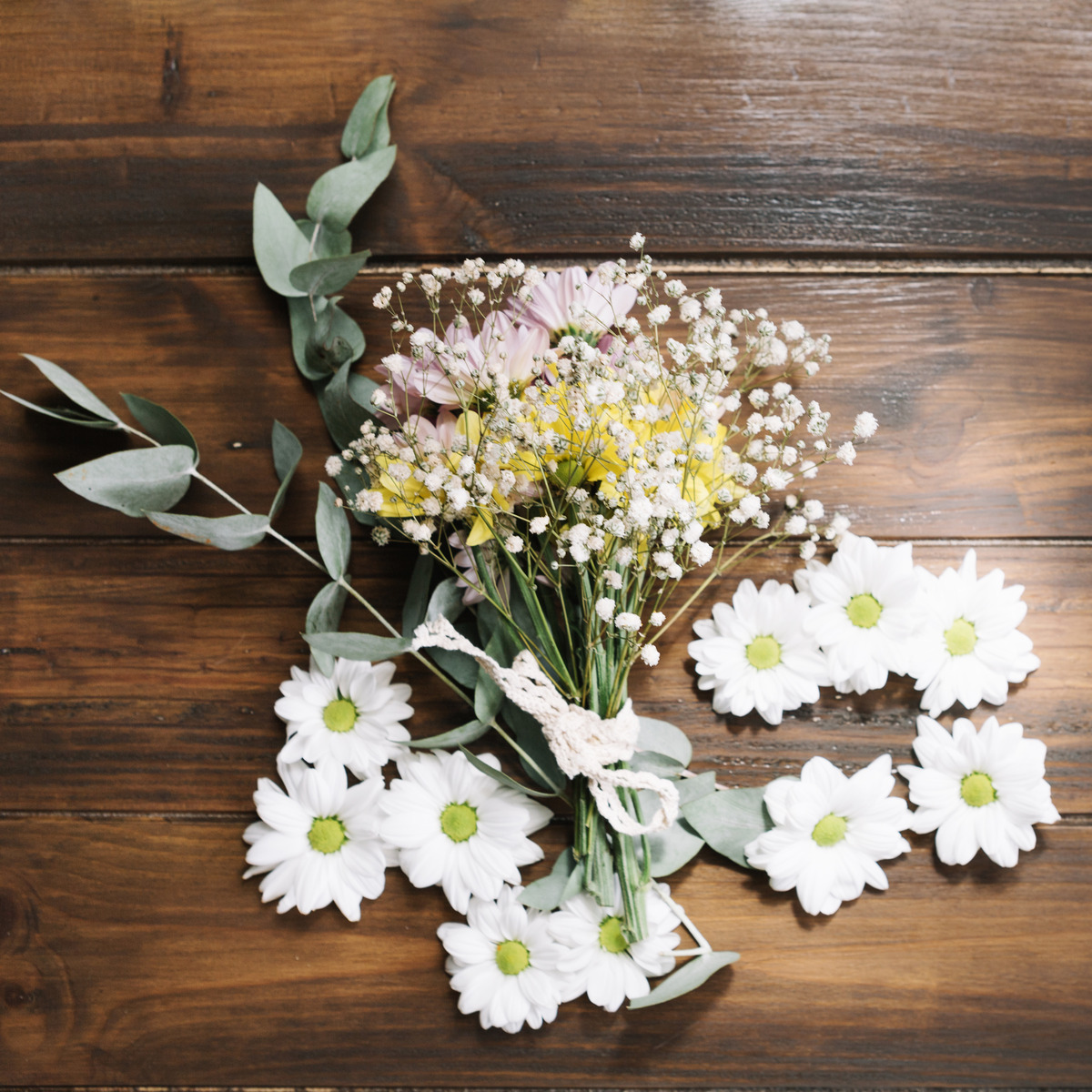 The Art of Floral Arrangement with Sola Wood Flowers: A Beginner's Guide