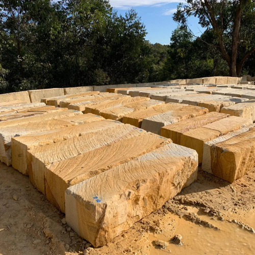 Robust Sandstone Block Retaining Walls: Strength and Natural Beauty Combined