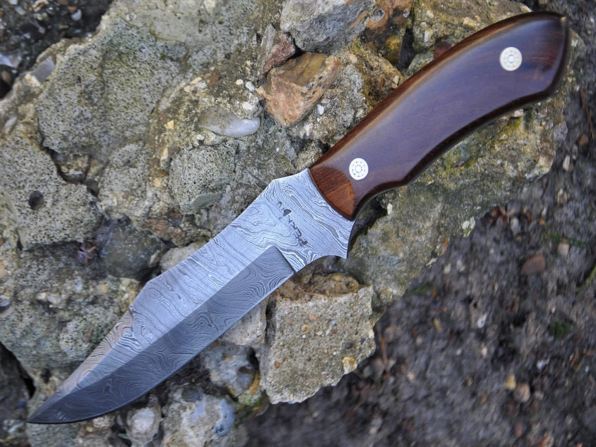 Fixed Blade vs Folding Bushcraft Knives in UK: Which is better for survival?