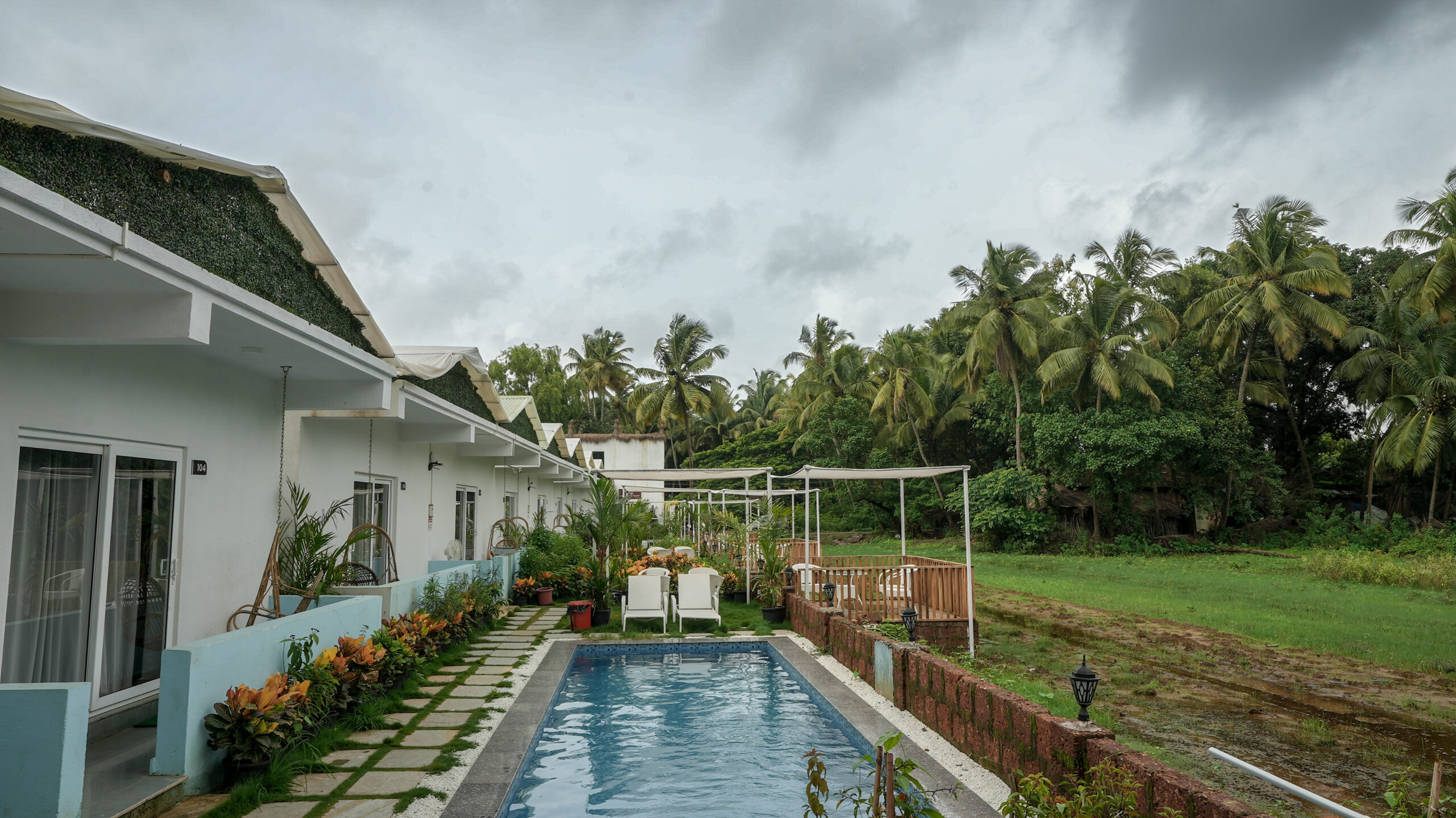 Where to Stay Near Morjim Beach: Top Hotels and Resorts