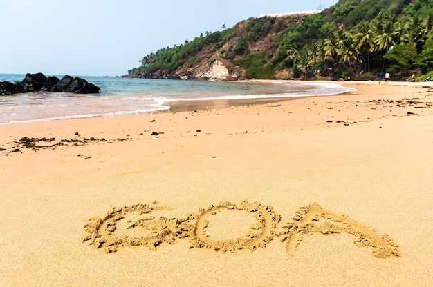 What are the top famous beaches in Goa?