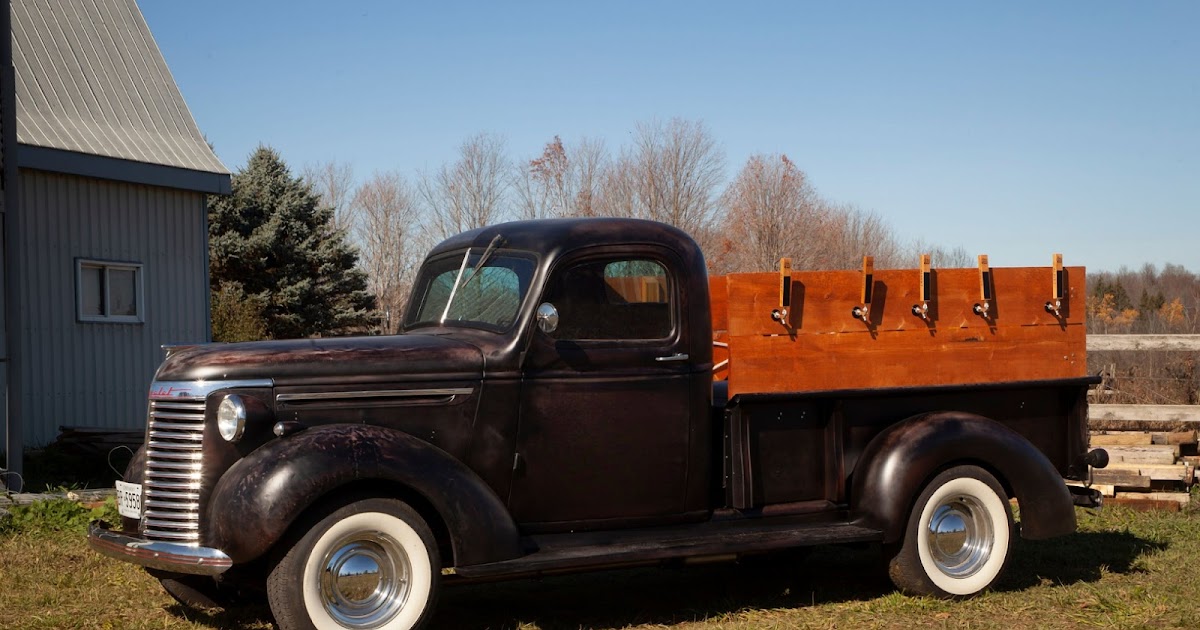 Hire a Private Cocktail Bartender for Your Next Event: Elevate Your Big Day with a Rustic Bar Rental for Weddings