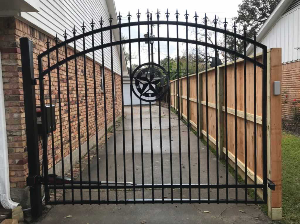 Coastal Area Gate Installation: Preventing Rust and Corrosion