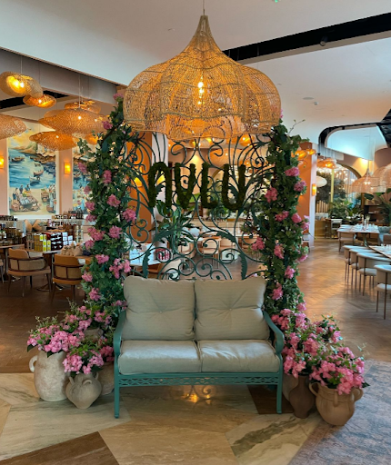 Why Artificial Hydrangeas Are Transforming Restaurant Design